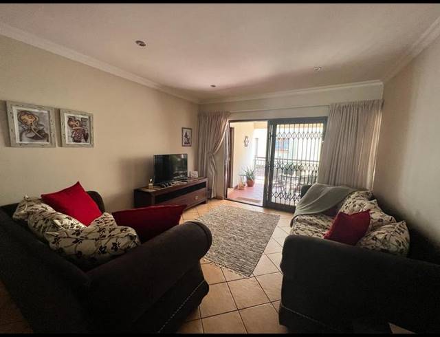 2 BEDROOM TOWNHOUSE FOR SALE IN KENLEAF
